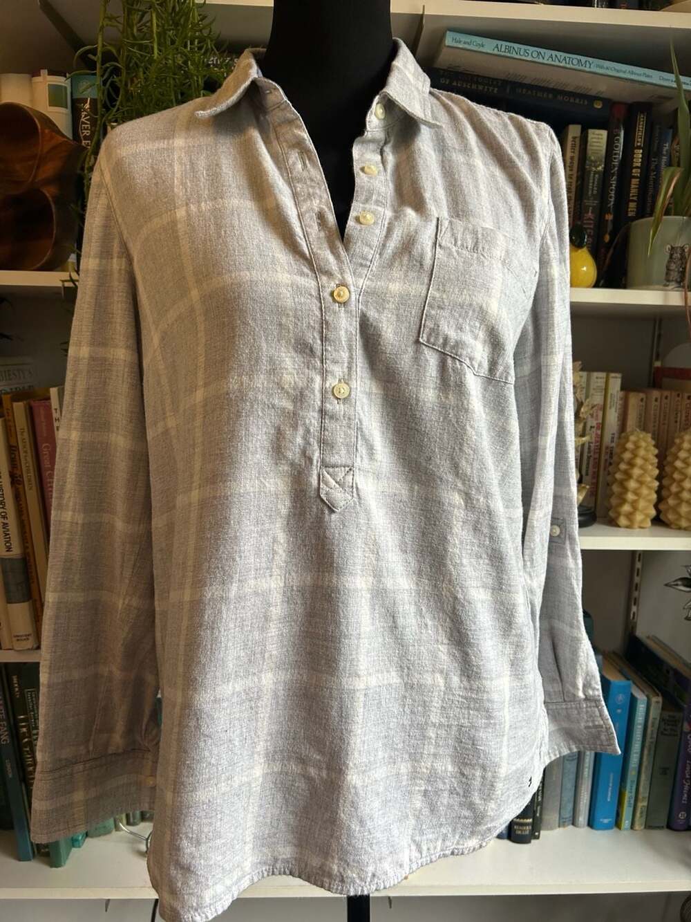 Tommy Hilfiger Plaid Blouse Size M Gray Long Sleeve Button Down Shirt